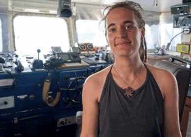 Carola Rackete, la Cassazione: “Ha rispettato il dovere di soccorso”