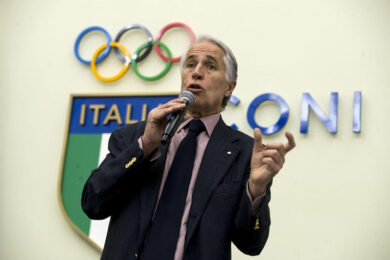 Montalcino, Giovanni Malagò firma la piastrella dedicata al Brunello