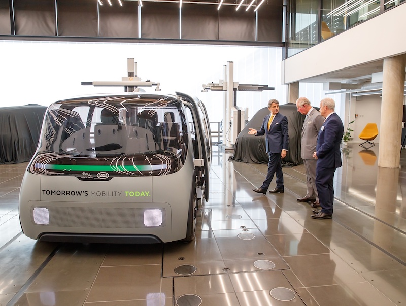 il Principe Carlo inaugura il nuovo centro di ricerca automobilistica in GB il Principe Carlo inaugura il nuovo centro di ricerca automobilistica in GB