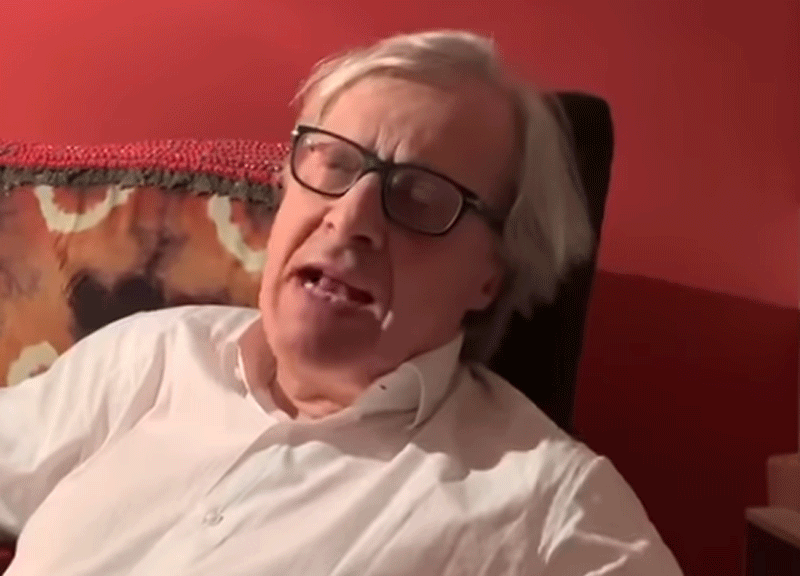 Vittorio Sgarbi: “Andrea Scanzi, una capra nana!”