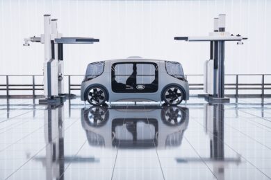 il Principe Carlo inaugura il nuovo centro di ricerca automobilistica in GB