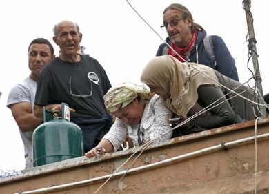 Case popolari agli occupanti abusivi: è legge a Roma. Pd fa il pieno di voti