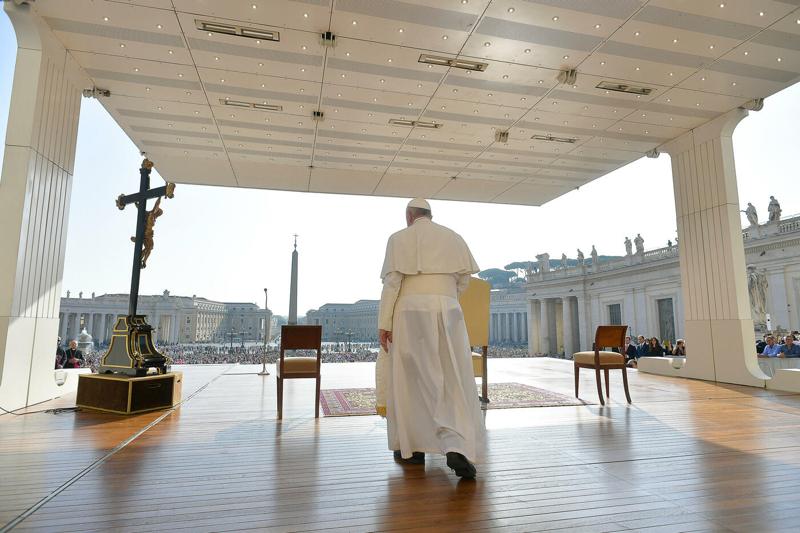 Crisi vocazioni, ma Papa Francesco tentenna a riammettere i preti sposati Crisi vocazioni, ma Papa Francesco tentenna a riammettere i preti sposati