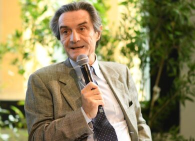 Coronavirus, Fontana contro Conte: “Avoca a sé la sanità? Offensivo”