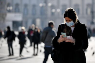 Coronavirus: a Milano inchiesta su speculazione prezzi gel e mascherine