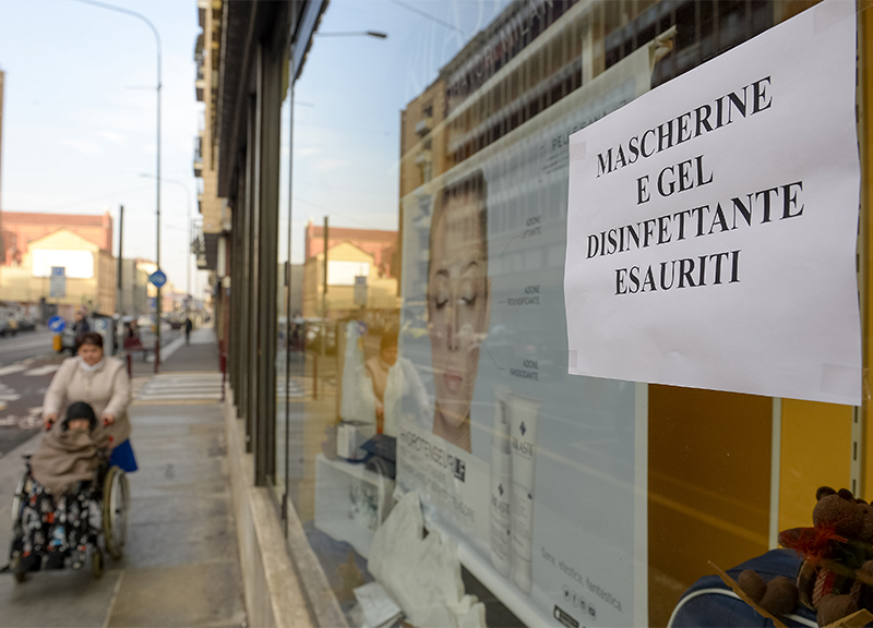 Coronavirus, disinfettanti nei locali pubblici: il Lazio ferma il commercio Coronavirus, disinfettanti nei locali pubblici: il Lazio ferma il commercio