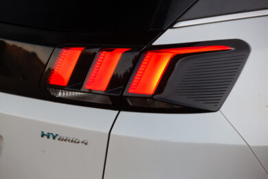 Peugeot 3008 hybrid4 e 508 hybrid, la tecnologia ci insegna come guidare