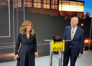 Eni, la svolta sostenibile di Descalzi: gas all’85% della produzione nel 2050