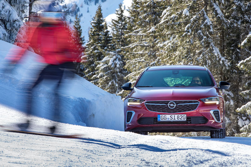 Nuova Opel Insignia GSi con trazione integrale avanzata, ordinabile da marzo Nuova Opel Insignia GSi con trazione integrale avanzata, ordinabile da marzo