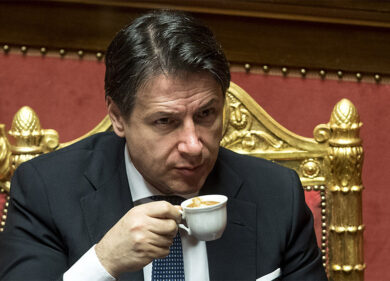 Coronavirus, Conte: “Irresponsabile dare spallate ora. Eni? Niente di deciso”