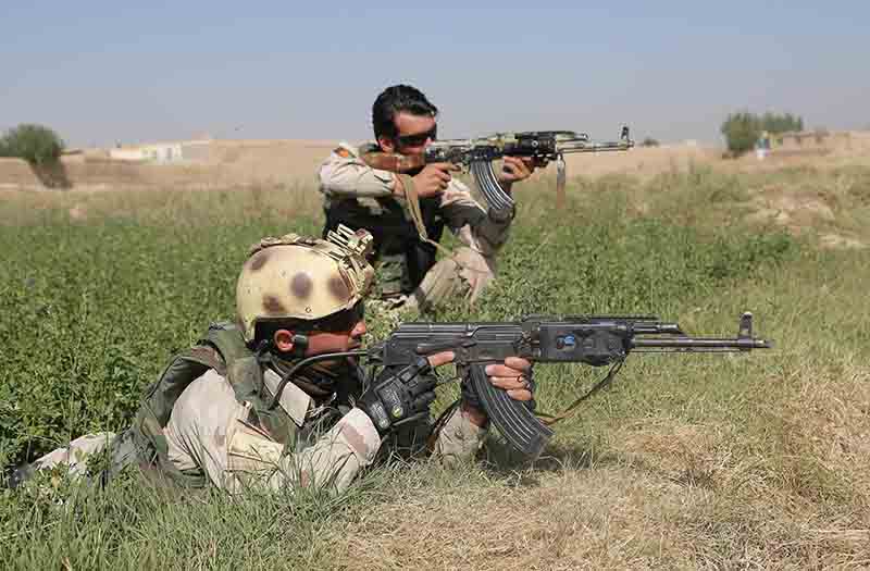 Afghanistan, altro che accordo con Trump: i talebani rompono già la tregua Afghanistan, altro che accordo con Trump: i talebani rompono già la tregua