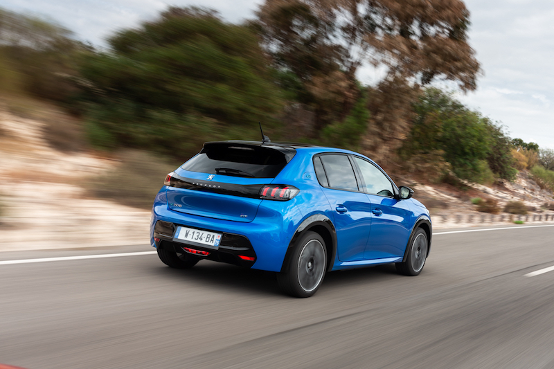 La nuova Peugeot 208 si aggiudica il Car of the Year 2020