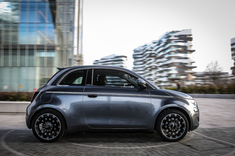 Leonardo Di Caprio testimonial del lancio della Nuova Fiat 500 full electric