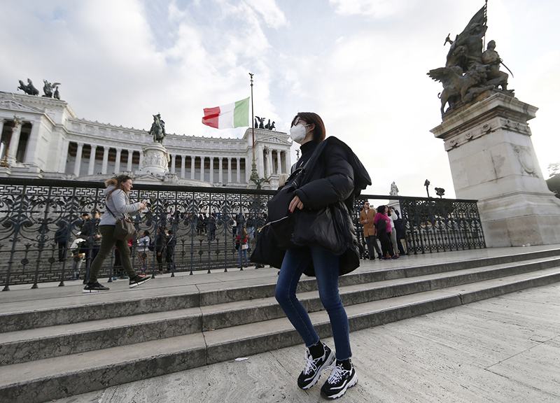 Coronavirus Roma, turismo crolla ma Zingaretti approva piano di sviluppo 2019 Coronavirus Roma, turismo crolla ma Zingaretti approva piano di sviluppo 2019