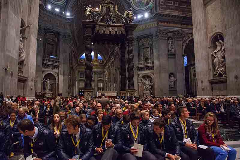 Coronavirus, la Chiesa di Roma in ginocchio: piena fiducia al Governo Conte Coronavirus, la Chiesa di Roma in ginocchio: piena fiducia al Governo Conte