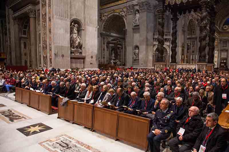 Coronavirus, Chiesa di Roma dice sì alle messe. Ma stop a catechismo e oratori Coronavirus, Chiesa di Roma dice sì alle messe. Ma stop a catechismo e oratori