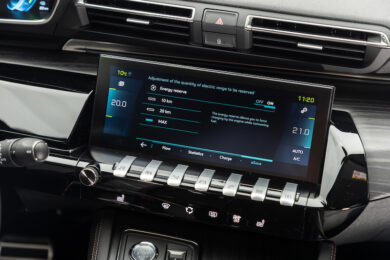 Sulle Peugeot 3008 e 508 plug-in hybrid, è disponibile la tecnologia e-Save