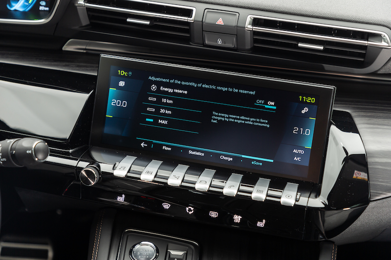Sulle Peugeot 3008 e 508 plug-in hybrid, è disponibile la tecnologia e-Save Sulle Peugeot 3008 e 508 plug-in hybrid, è disponibile la tecnologia e-Save