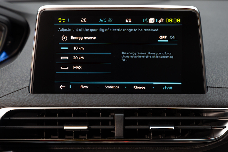 Sulle Peugeot 3008 e 508 plug-in hybrid, è disponibile la tecnologia e-Save Sulle Peugeot 3008 e 508 plug-in hybrid, è disponibile la tecnologia e-Save