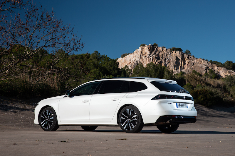 Sulle Peugeot 3008 e 508 plug-in hybrid, è disponibile la tecnologia e-Save Sulle Peugeot 3008 e 508 plug-in hybrid, è disponibile la tecnologia e-Save
