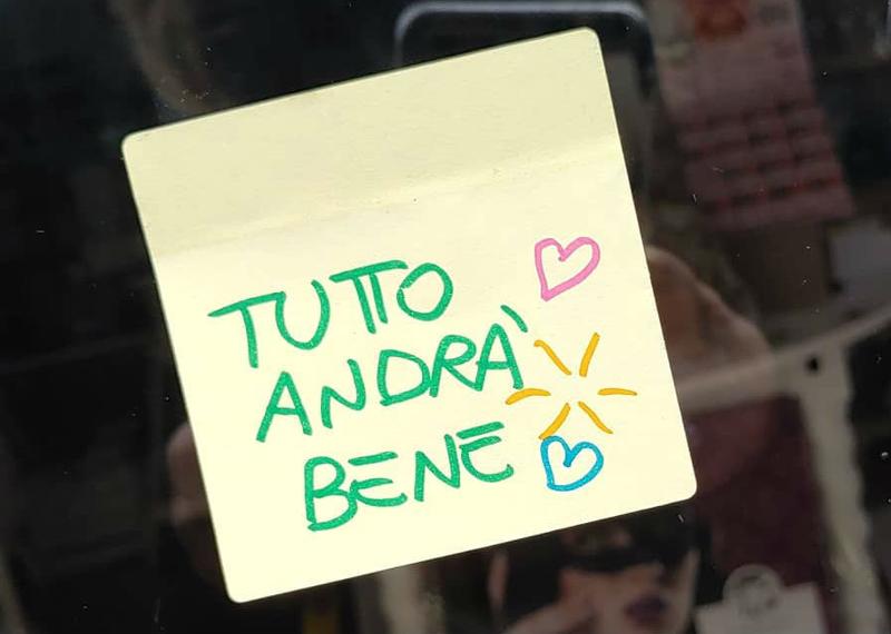 Coronavirus, #tuttoandrabene: post-it invadono la Lombardia (e i social). FOTO Coronavirus, #tuttoandrabene: post-it invadono la Lombardia (e i social). FOTO