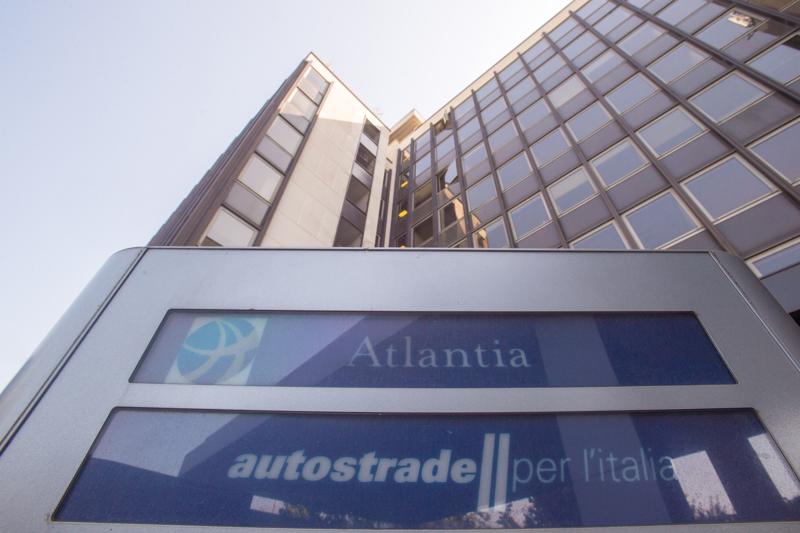 Atlantia crolla a Piazza Affari: -9%. Salta il progetto con F2i su Aspi Atlantia crolla a Piazza Affari: -9%. Salta il progetto con F2i su Aspi