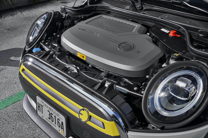 Mini rende omaggio a Federico Fellini per il lancio della full electric Mini rende omaggio a Federico Fellini per il lancio della full electric