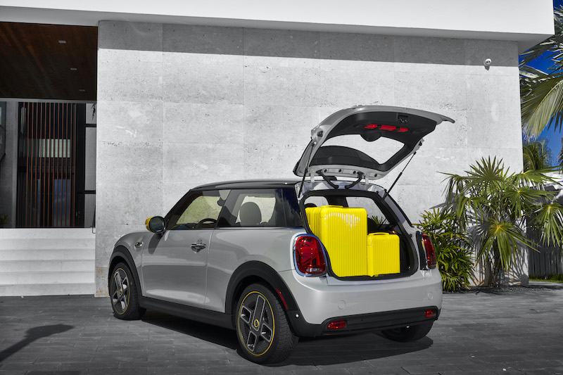 Mini rende omaggio a Federico Fellini per il lancio della full electric Mini rende omaggio a Federico Fellini per il lancio della full electric