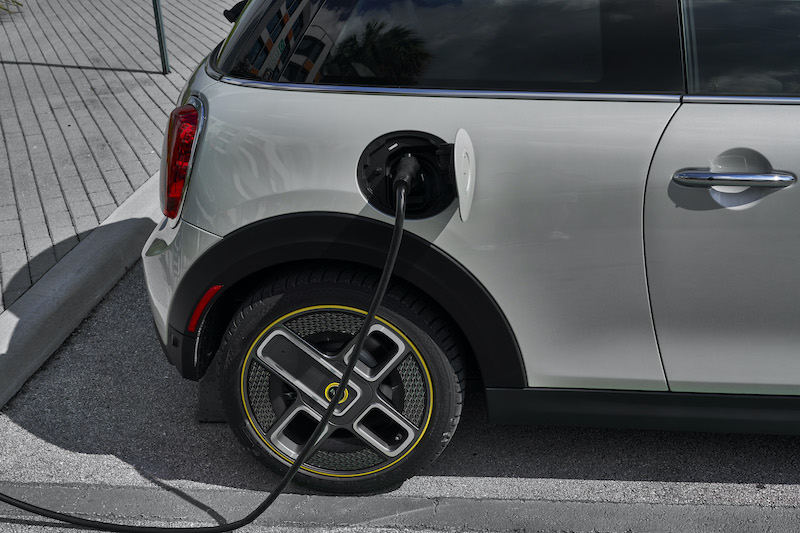 Mini rende omaggio a Federico Fellini per il lancio della full electric Mini rende omaggio a Federico Fellini per il lancio della full electric