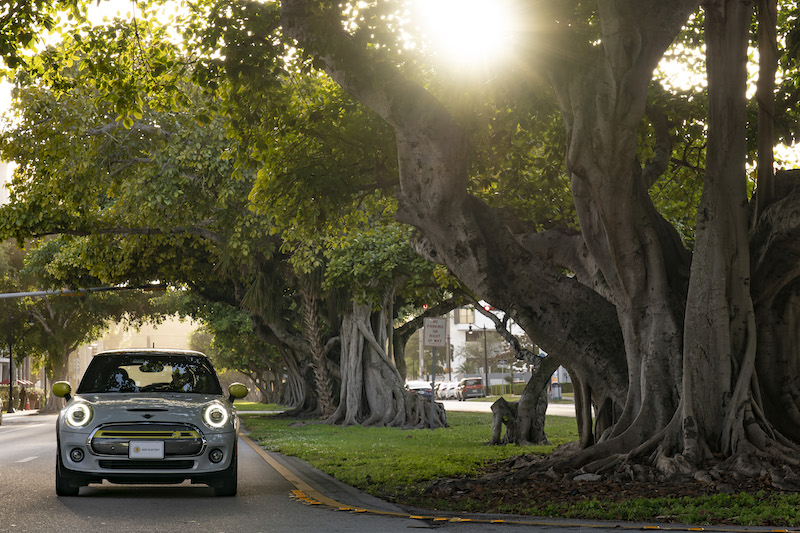 Mini rende omaggio a Federico Fellini per il lancio della full electric Mini rende omaggio a Federico Fellini per il lancio della full electric
