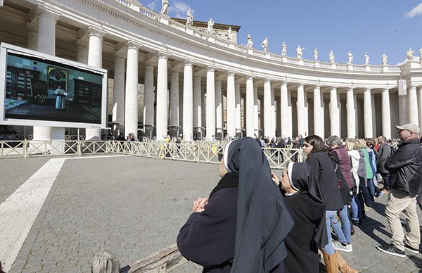 Coronavirus, Angelus Papa in streaming: non si affaccia alla finestra. VIDEO Coronavirus, Angelus Papa in streaming: non si affaccia alla finestra. VIDEO