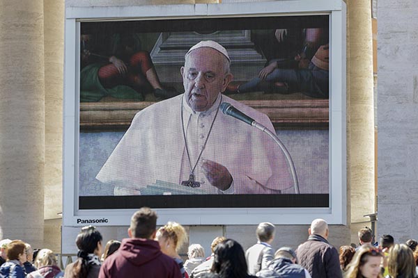 Coronavirus, Angelus Papa in streaming: non si affaccia alla finestra. VIDEO Coronavirus, Angelus Papa in streaming: non si affaccia alla finestra. VIDEO