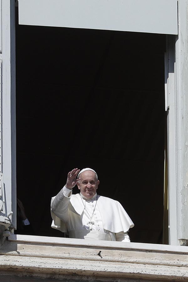 Coronavirus, Angelus Papa in streaming: non si affaccia alla finestra. VIDEO Coronavirus, Angelus Papa in streaming: non si affaccia alla finestra. VIDEO