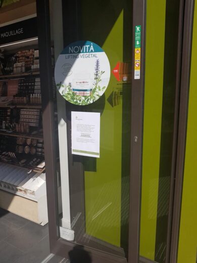 Milano: nella via dello shopping, tra paura e voglia di non mollare. Foto