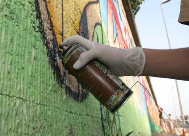 Scuole chiuse a Roma, gli studenti diventano writers: due denunciati a Termini