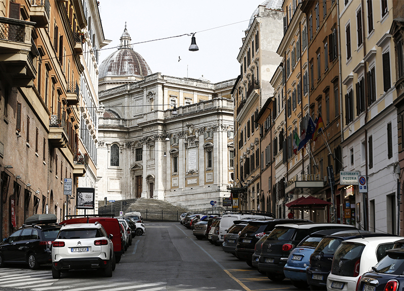Coronavirus, Roma si ferma: stop al mercato Porta Portese. Guerra alla movida Coronavirus, Roma si ferma: stop al mercato Porta Portese. Guerra alla movida