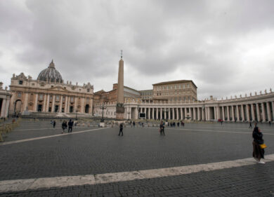 Coronavirus, San Pietro “si barrica”: piazza e basilica chiuse ai turisti