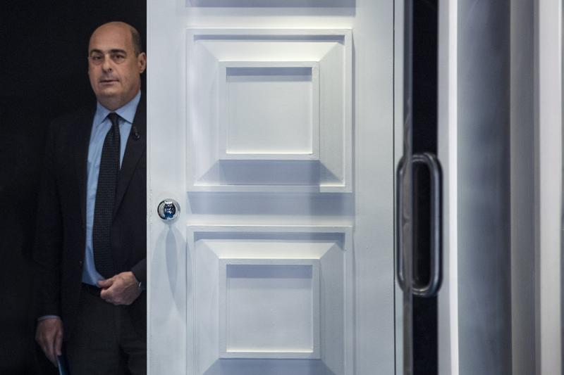 Coronavirus Rai: Dopo contagio Zingaretti, Porta a Porta chiude. Vespa furioso Coronavirus Rai: Dopo contagio Zingaretti, Porta a Porta chiude. Vespa furioso