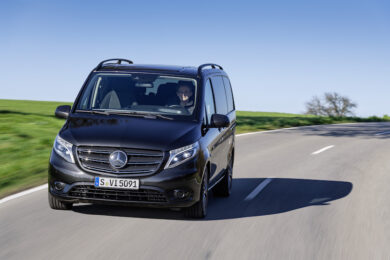 Con Mercedes E-Vito tourer, anche i veicoli commerciali scelgono il green