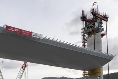 Ponte Genova, posata la maxi trave. Passo importante verso la riapertura
