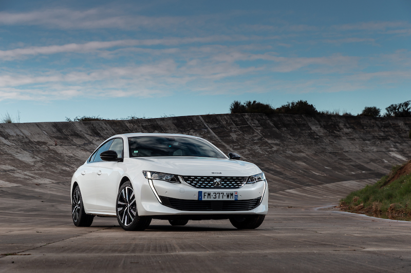 Peugeot 3008 & 508 Hybrid luce BLU segnala che viaggi elettrico