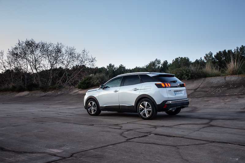Peugeot 3008 & 508 Hybrid luce BLU segnala che viaggi elettrico