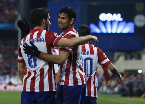 Champions, gaffe Diego Costa: finge di tossire in faccia ai giornalisti Champions, gaffe Diego Costa: finge di tossire in faccia ai giornalisti