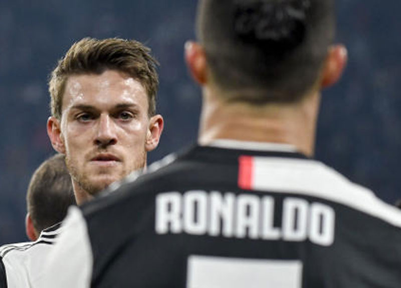 Rugani positivo, il Coronavirus chiude anche il calcio: Inter in quarantena Rugani positivo, il Coronavirus chiude anche il calcio: Inter in quarantena