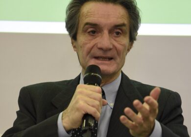 Coronavirus, Fontana: Governo poteva fare di più. Rivedere trasporto pubblico