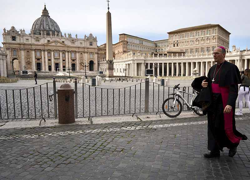 Covid-19, il Papa ordina e il Vicariato fa dietrofront: riaperte le parrocchie Covid-19, il Papa ordina e il Vicariato fa dietrofront: riaperte le parrocchie