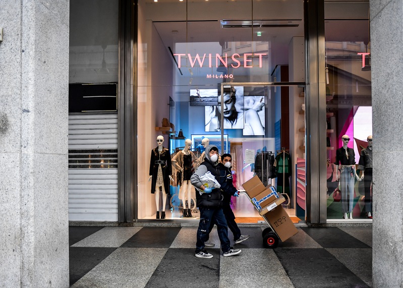 “Aspettate la cassa”. Quelli che il lavoro a Milano l’hanno già perso “Aspettate la cassa”. Quelli che il lavoro a Milano l’hanno già perso