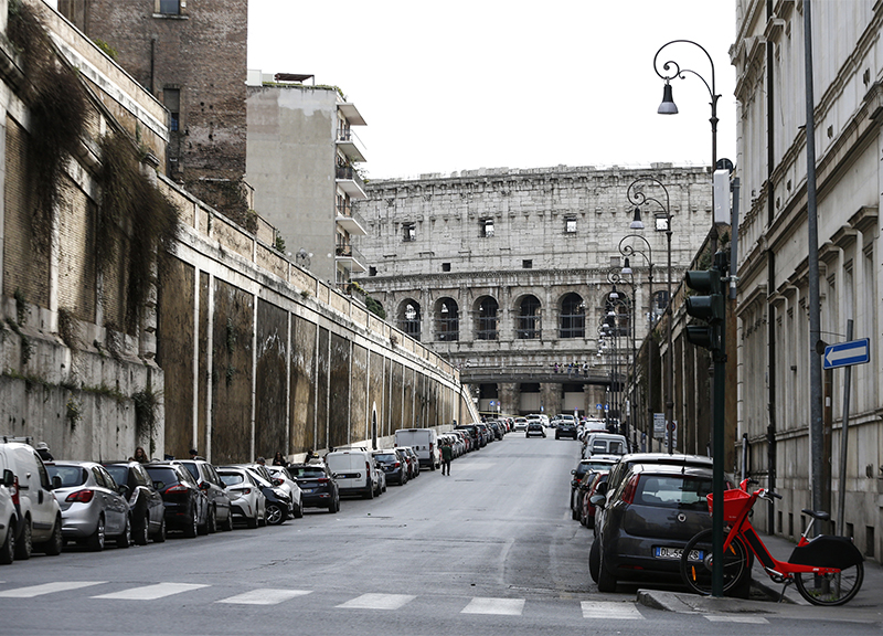 La lotta al Coronavirus vista dalla finestra di casa: la nuova vita dei romani La lotta al Coronavirus vista dalla finestra di casa: la nuova vita dei romani