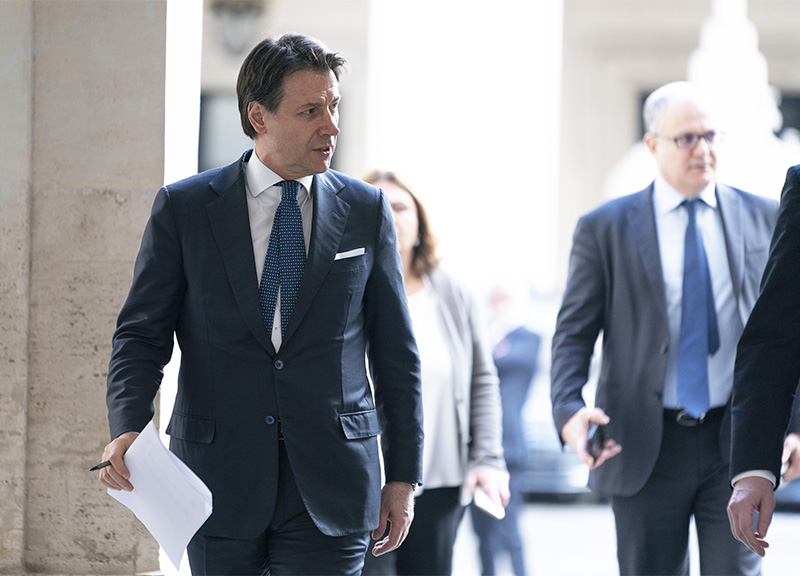 Coronavirus, la bozza del decreto: indennità di 500€ agli autonomi. Le misure Coronavirus, la bozza del decreto: indennità di 500€ agli autonomi. Le misure
