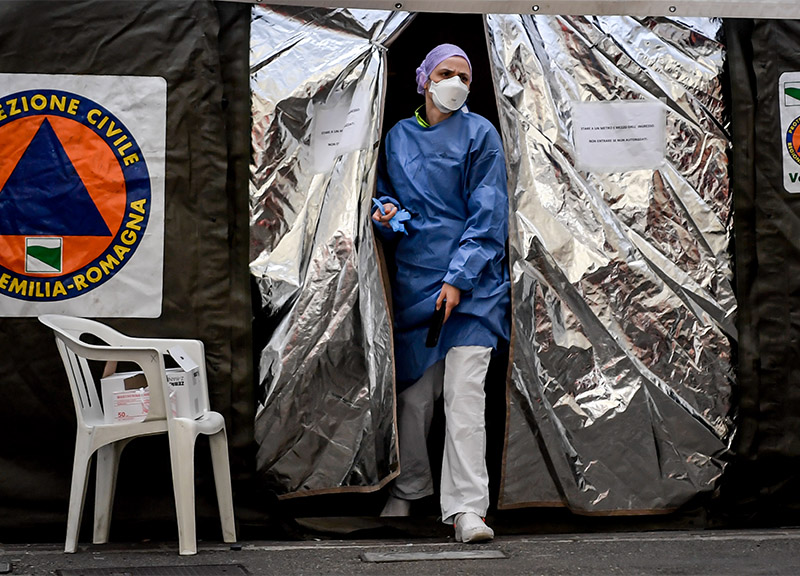 Coronavirus, rivolta degli infermieri: “Conte, non lavoriamo senza protezioni”